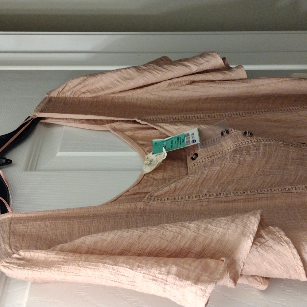 Flower & Feather 1X NWT Peach Sleeveless Shirt